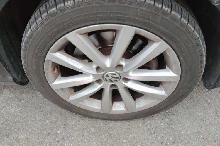 Used Volkswagen Magotan 2012 Facelift 1.8TSI Prestige Model Right Front Wheel Hub