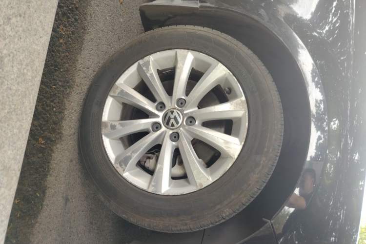 Used Volkswagen Magotan 2012 1.8TSI Luxury Model Right Front Wheel Hub