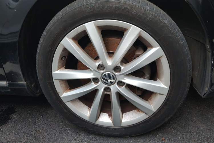 Used Volkswagen Magotan 2012 Facelift 1.8TSI Prestige Model Right Front Wheel Hub