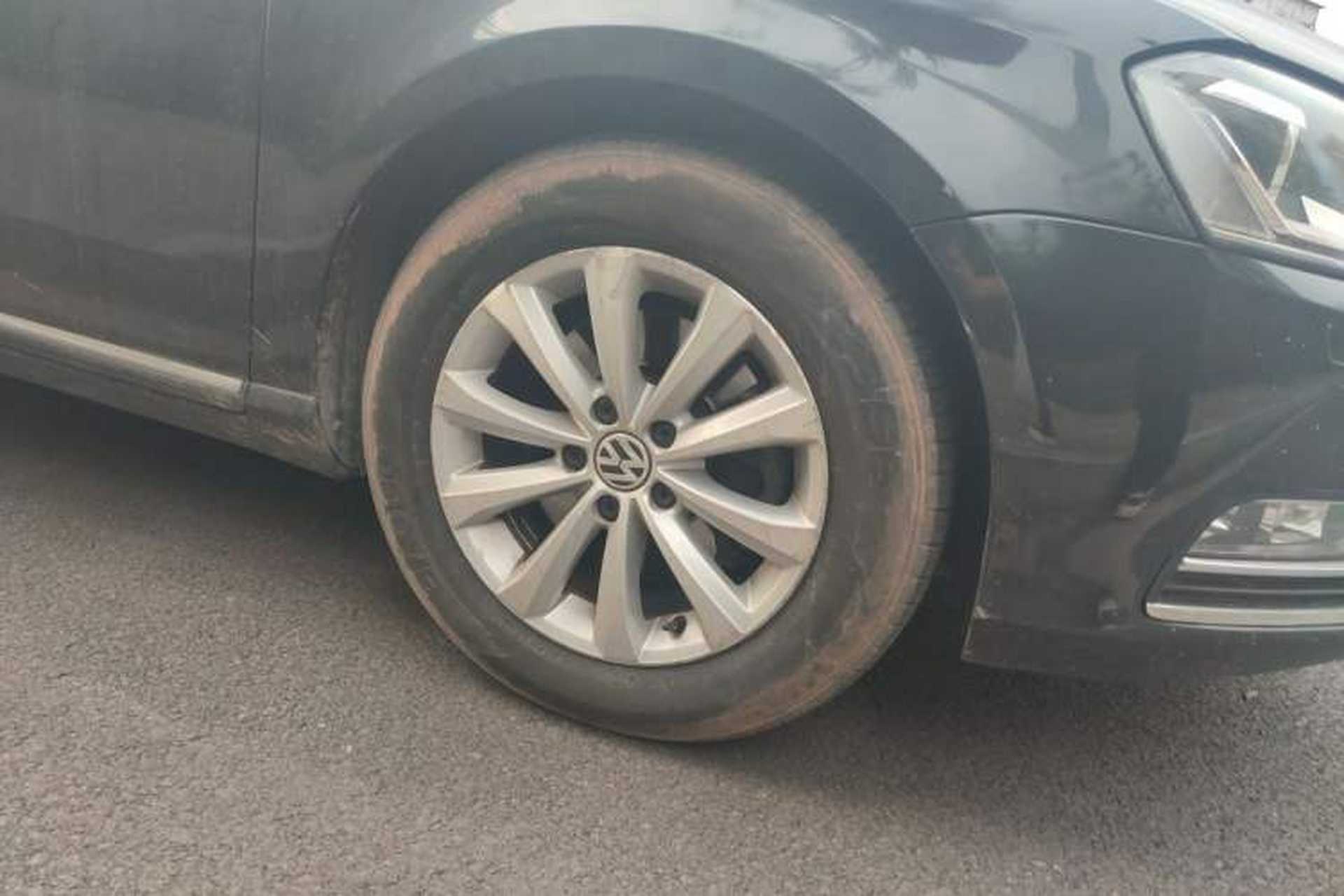 Used Volkswagen Magotan 2012 Revised Version 2.0 TSI Luxury Edition Right Front Wheel Hub