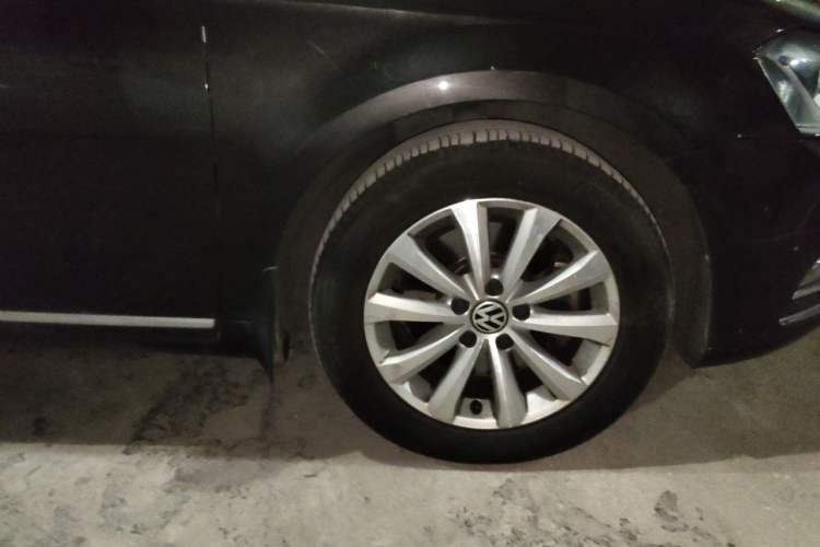 Used Volkswagen Magotan 2012 1.4TSI Luxury Model Right Front Wheel Hub