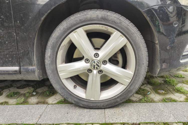 Used Volkswagen Magotan 2012 2.0 TSI Ultimate Edition Right Front Wheel Hub