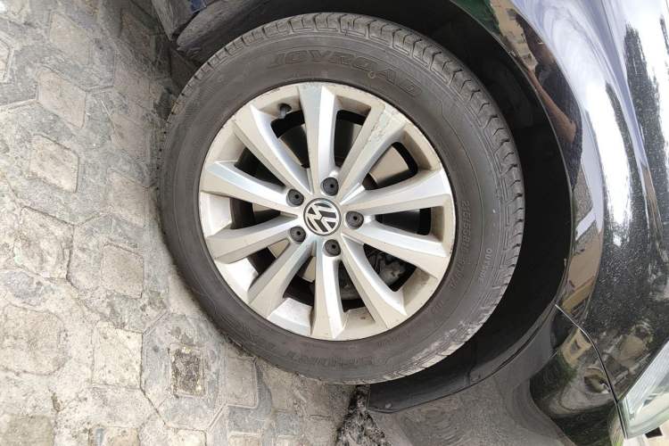 Used Volkswagen Magotan 2012 1.8TSI Luxury Model Right Front Wheel Hub