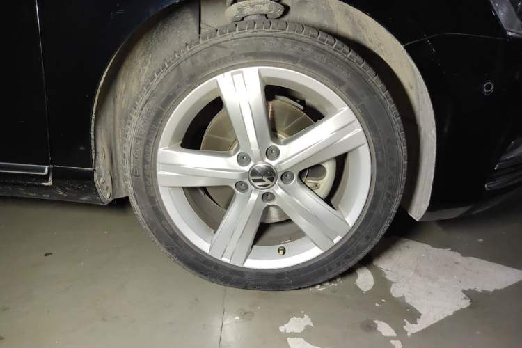 Used Volkswagen Magotan 2012 2.0 TSI Ultimate Edition Right Front Wheel Hub