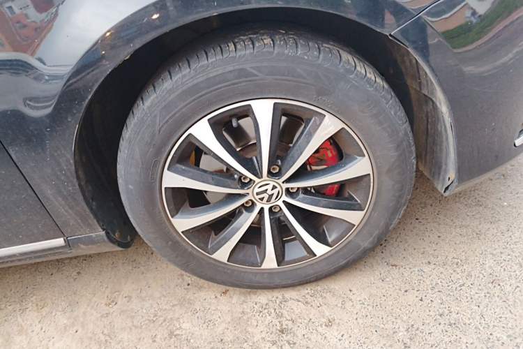 Used Volkswagen Magotan 2012 1.8TSI Luxury Model Right Front Wheel Hub