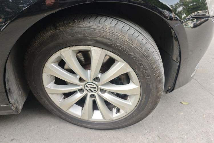 Used Volkswagen Magotan 2012 1.8TSI Luxury Model Right Front Wheel Hub