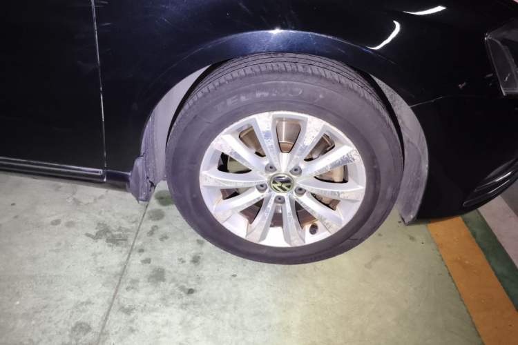 Used Volkswagen Magotan 2012 Revised 1.8TSI Luxury Version Right Front Wheel Hub