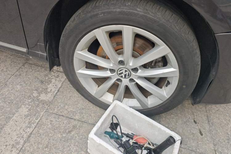 Used Volkswagen Magotan 2012 Facelift 1.8TSI Prestige Model Right Front Wheel Hub