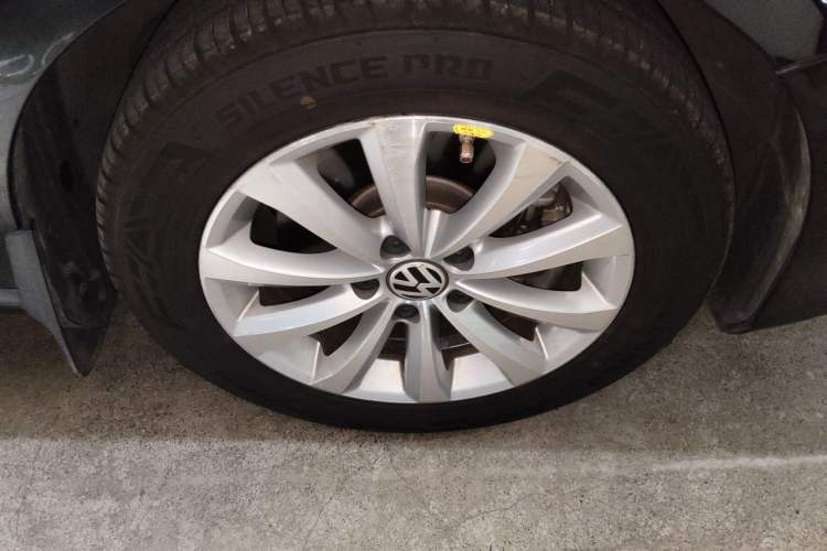 Used Volkswagen Magotan 2012 1.8TSI Luxury Model Right Front Wheel Hub