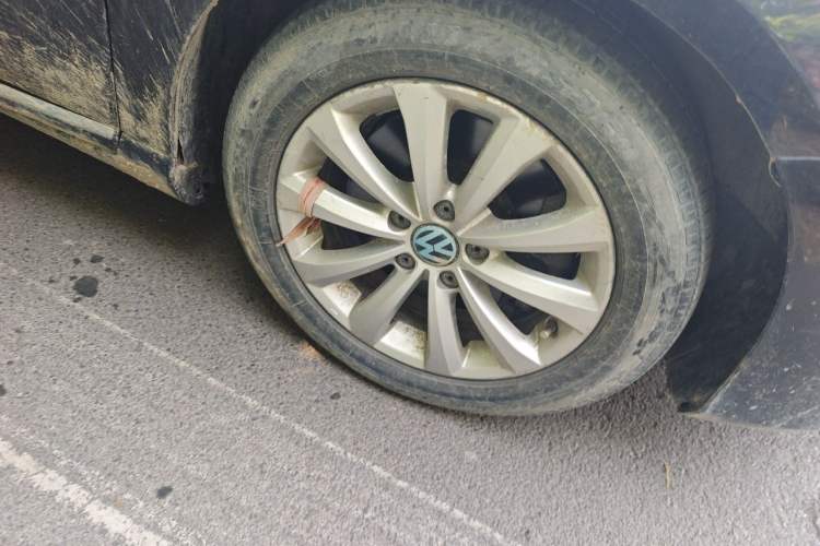 Used Volkswagen Magotan 2012 Revised 1.8TSI Luxury Version Right Front Wheel Hub