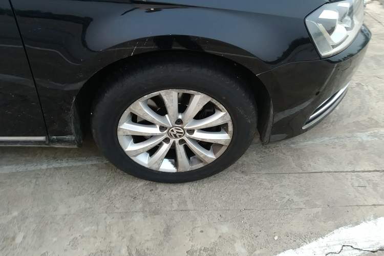 Used Volkswagen Magotan 2012 Revised 1.8TSI Luxury Version Right Front Wheel Hub