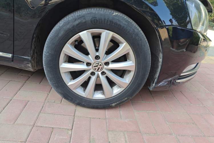 Used Volkswagen Magotan 2012 Revised Version 1.8TSI Leading Edition Right Front Wheel Hub