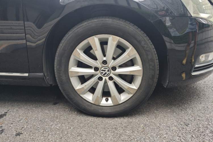 Used Volkswagen Magotan 2012 Revised 1.4 TSI Luxury Version Right Front Wheel Hub