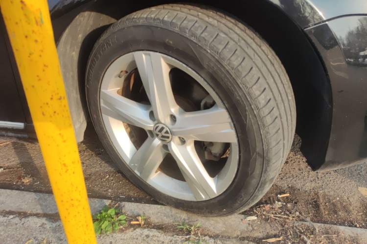 Used Volkswagen Magotan 2012 2.0 TSI Ultimate Edition Right Front Wheel Hub