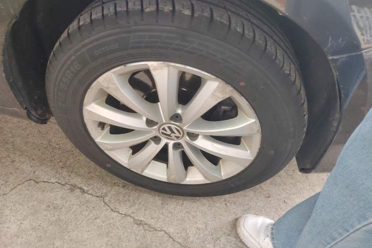 Used Volkswagen Magotan 2012 1.8TSI Luxury Model Right Front Wheel Hub