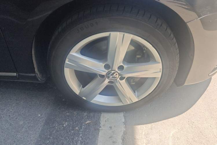 Used Volkswagen Magotan 2012 2.0 TSI Ultimate Edition Right Front Wheel Hub