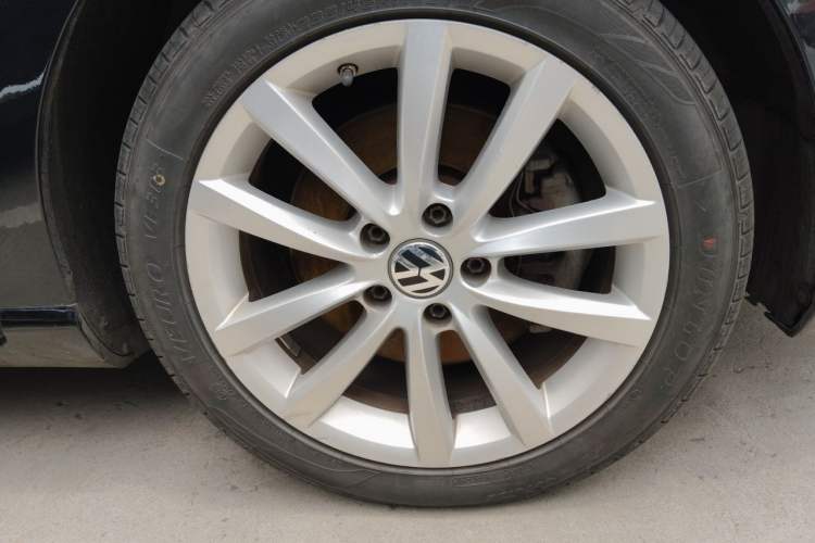 Used Volkswagen Magotan 2012 2.0 TSI Prestige Edition Right Front Wheel Hub