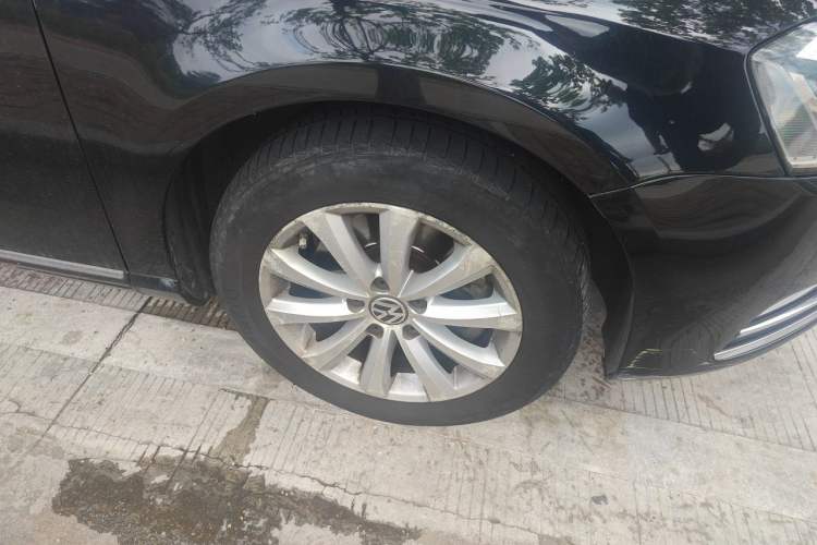 Used Volkswagen Magotan 2012 Revised 1.8TSI Luxury Version Right Front Wheel Hub