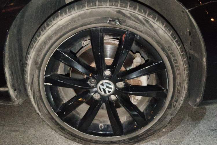 Used Volkswagen Magotan 2012 Facelift 1.8TSI Prestige Model Right Front Wheel Hub