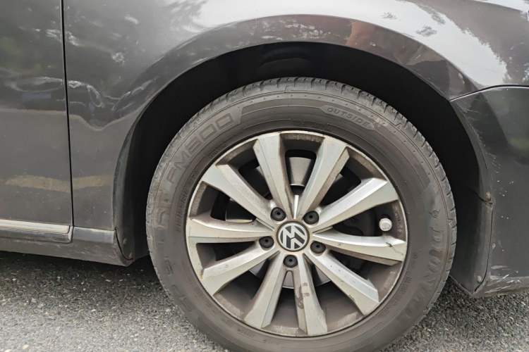 Used Volkswagen Magotan 2012 Revised Version 1.8TSI Leading Edition Right Front Wheel Hub