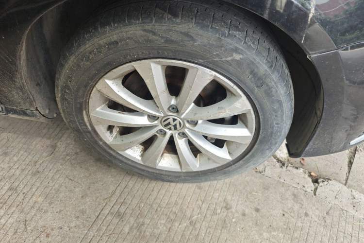 Used Volkswagen Magotan 2012 Revised 1.4 TSI Comfort Version Right Front Wheel Hub