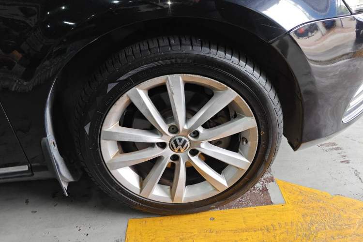 Used Volkswagen Magotan 2012 1.8TSI Prestige Model Right Front Wheel Hub