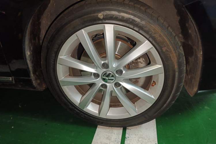 Used Volkswagen Magotan 2012 1.8TSI Prestige Model Right Front Wheel Hub