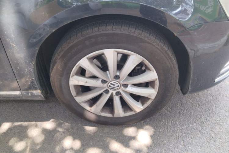 Used Volkswagen Magotan 2012 1.8TSI Luxury Model Right Front Wheel Hub