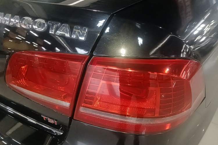 Used Volkswagen Magotan 2012 Facelift 2.0 TSI Prestige Model Right Rear Taillight