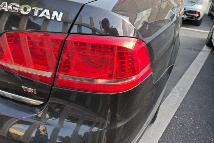 Used Volkswagen Magotan 2012 2.0 TSI Ultimate Edition Right Rear Taillight