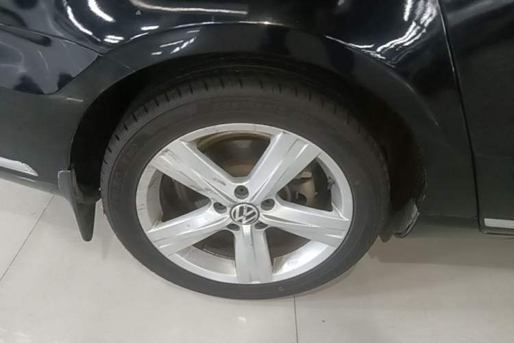 Used Volkswagen Magotan 2012 Facelift 2.0 TSI Prestige Model Right Rear Wheel Hub