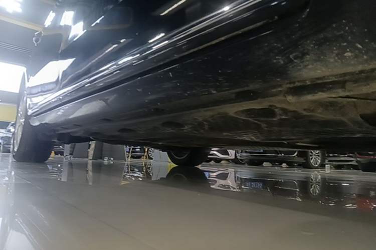 Used Volkswagen Magotan 2012 Facelift 2.0 TSI Prestige Model Right Side Sill