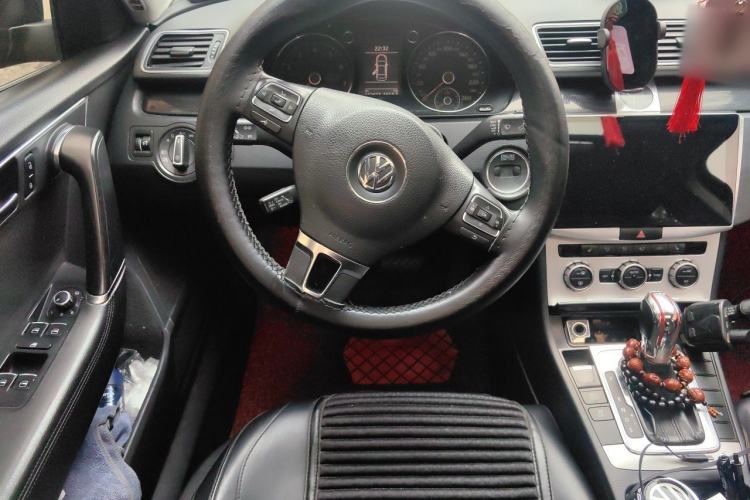 Used Volkswagen Magotan 2012 Revised Version 2.0 TSI Luxury Edition Steering Wheel