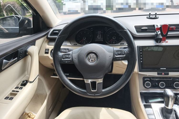 Used Volkswagen Magotan 2012 Revised Version 1.8TSI Leading Edition Steering Wheel