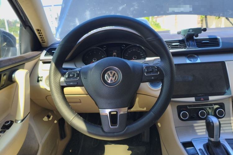 Used Volkswagen Magotan 2012 Revised Version 1.8TSI Leading Edition Steering Wheel