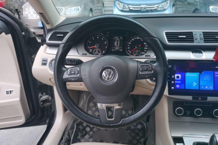 Used Volkswagen Magotan 2012 Revised Version 1.8TSI Leading Edition Steering Wheel