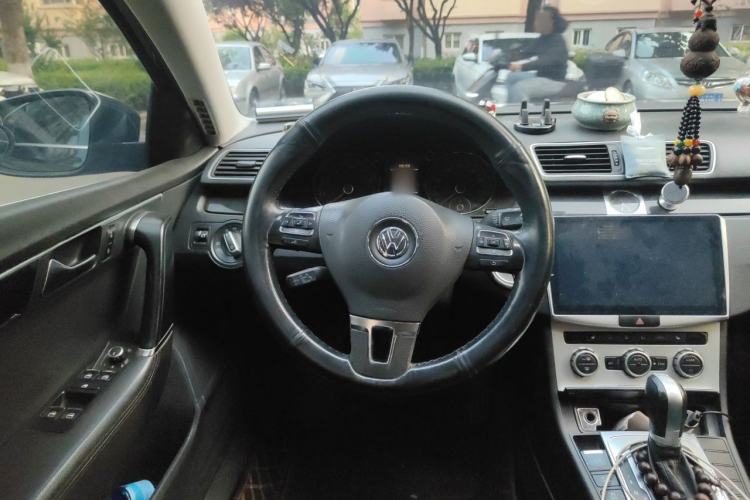 Used Volkswagen Magotan 2012 Revised 1.8TSI Luxury Version Steering Wheel
