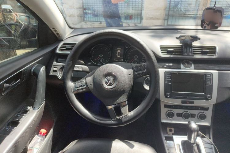 Used Volkswagen Magotan 2012 Revised 1.8TSI Luxury Version Steering Wheel