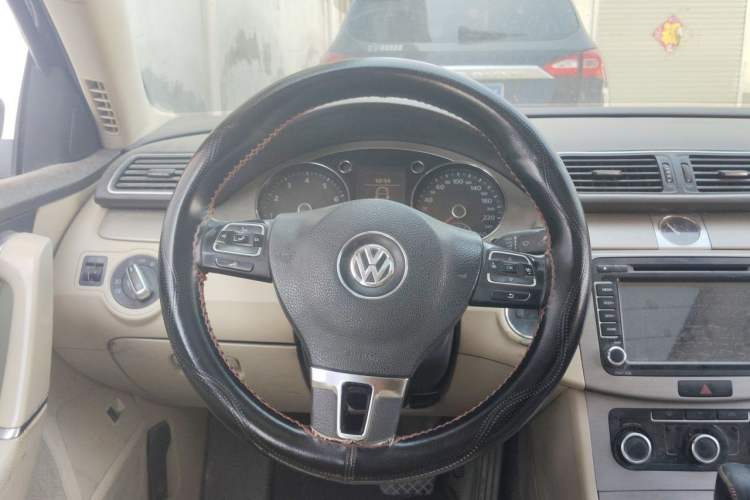 Used Volkswagen Magotan 2012 Revised Version 1.8TSI Leading Edition Steering Wheel
