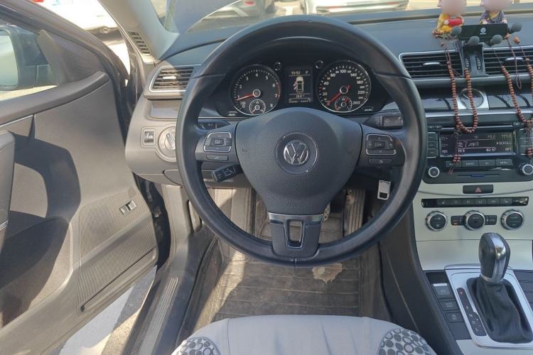 Used Volkswagen Magotan 2012 Revised 1.8TSI Luxury Version Steering Wheel