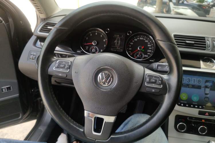 Used Volkswagen Magotan 2012 Revised Version 1.8TSI Leading Edition Steering Wheel