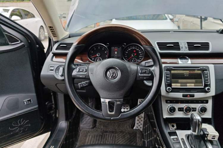 Used Volkswagen Magotan 2012 3.0 FSI Flagship Edition Steering Wheel