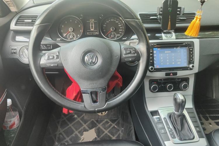 Used Volkswagen Magotan 2012 Revised Version 1.8TSI Leading Edition Steering Wheel