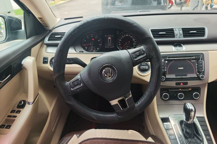 Used Volkswagen Magotan 2012 Revised Version 1.8TSI Leading Edition Steering Wheel