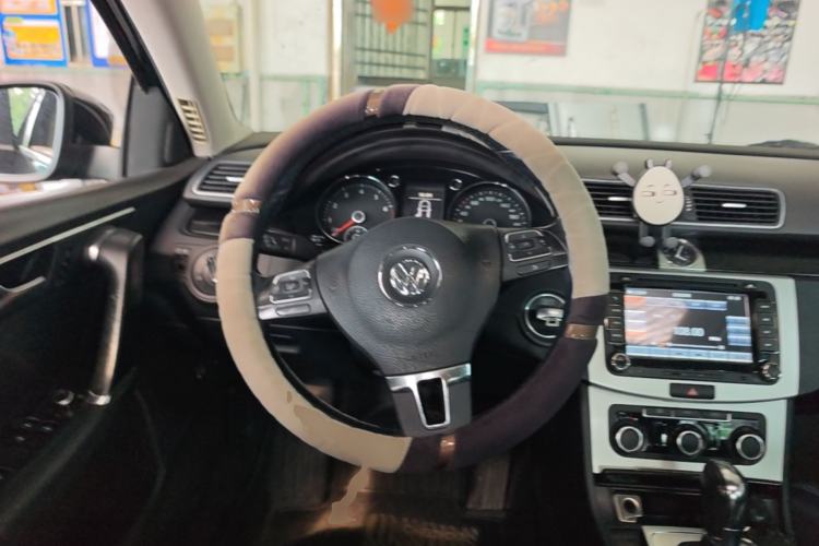 Used Volkswagen Magotan 2012 Revised Version 1.8TSI Leading Edition Steering Wheel
