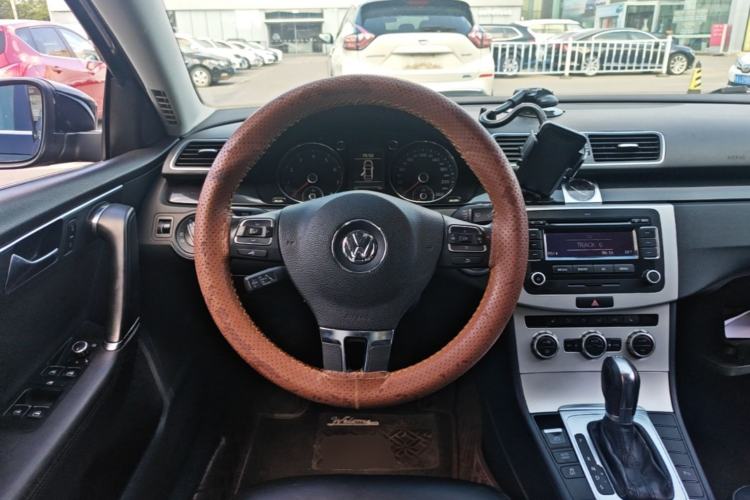 Used Volkswagen Magotan 2012 1.8TSI Luxury Model Steering Wheel