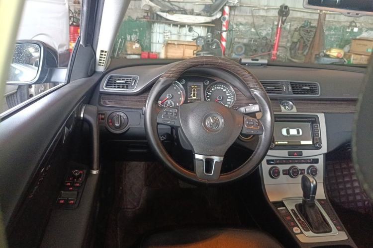 Used Volkswagen Magotan 2012 Revised Version 2.0 TSI Supreme Edition Steering Wheel