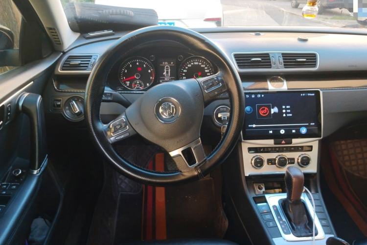 Used Volkswagen Magotan 2012 Revised Version 1.8TSI Leading Edition Steering Wheel