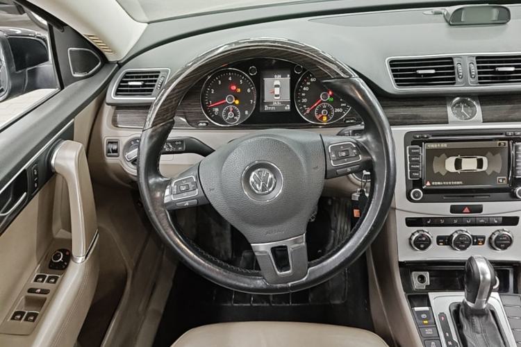 Used Volkswagen Magotan 2012 Revised Version 2.0 TSI Supreme Edition Steering Wheel