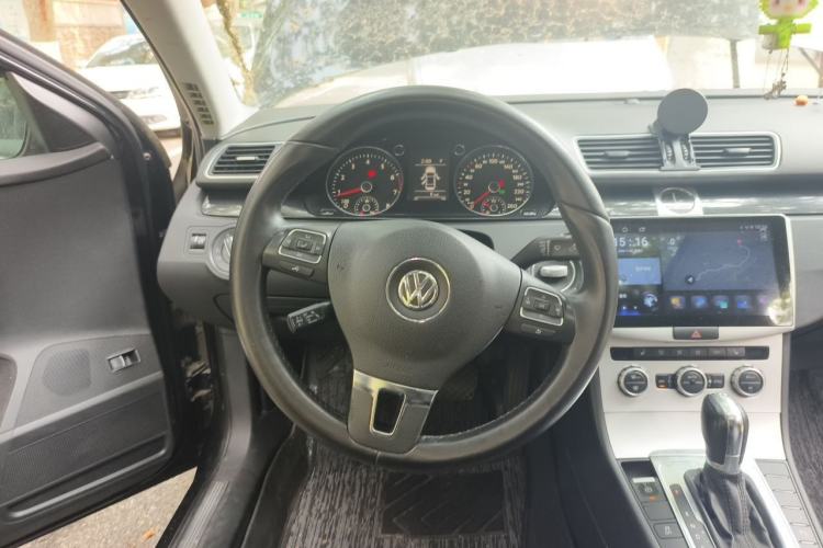 Used Volkswagen Magotan 2012 Revised 1.8TSI Luxury Version Steering Wheel